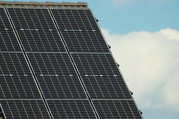 Panneau solaire photovoltaïque : tout savoir pour réduire vos coûts
